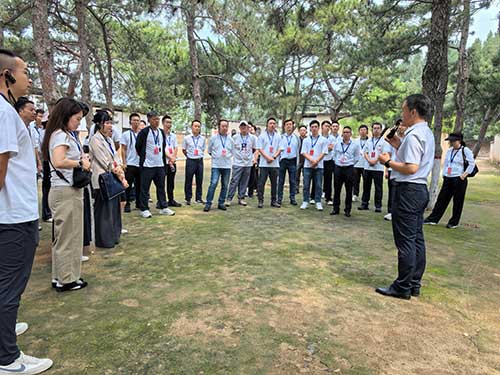 中粮集团大悦城控股北方大区公司西安公司党总支部精心策划了一场以“践行西柏坡精神，走好新时代赶考路”为主题的红色践学活动