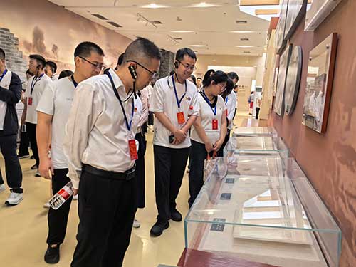 中粮集团大悦城控股北方大区公司西安公司党总支部精心策划了一场以“践行西柏坡精神，走好新时代赶考路”为主题的红色践学活动