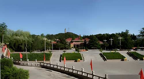 西柏坡干部培训学院重走赶考路