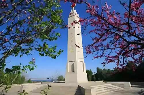 西柏坡干部学院深挖革命圣地资源，以重温 “进京赶考” 历程为核心