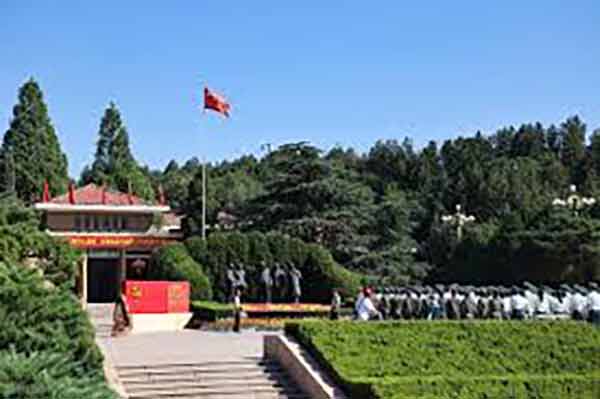 银行总行风险管理部党支部在西柏坡进行党建培训