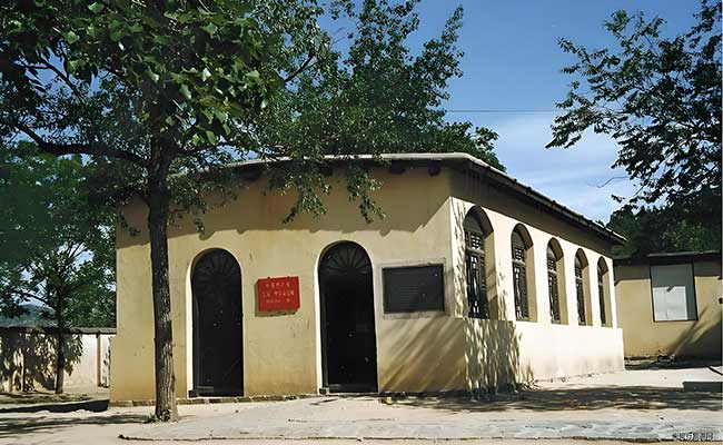 中高校党组织组织党员干部赴西柏坡干部培训学院系统研学