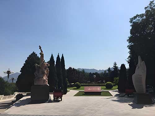 中高校党组织组织党员干部赴西柏坡干部培训学院系统研学